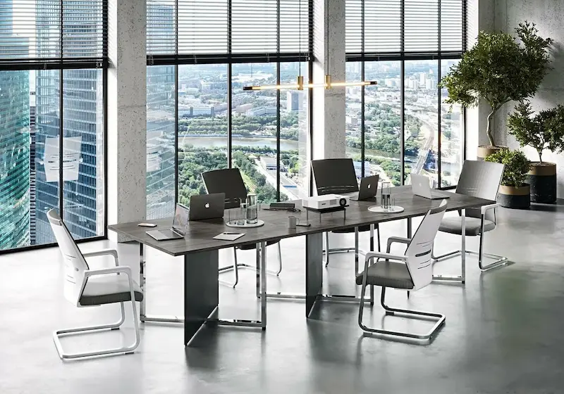 ترکیب رنگها و الگوها در دکوراسیون میز کنفرانس مدرن